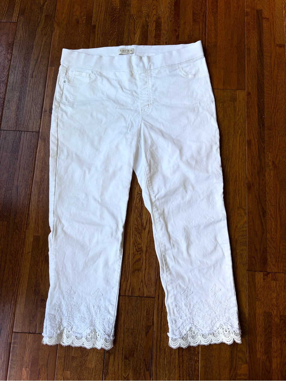 Cropped White Eyelet-Hem Ankle Pants
